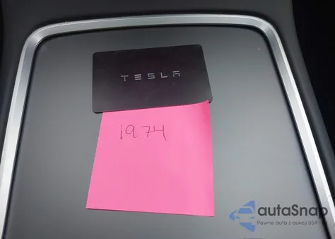 2024 Tesla Model Y Long Range Dual Motor All-Wheel Drive/Rwd z USA, uszkodzony, nr VIN 7SAYGDED4RF116255